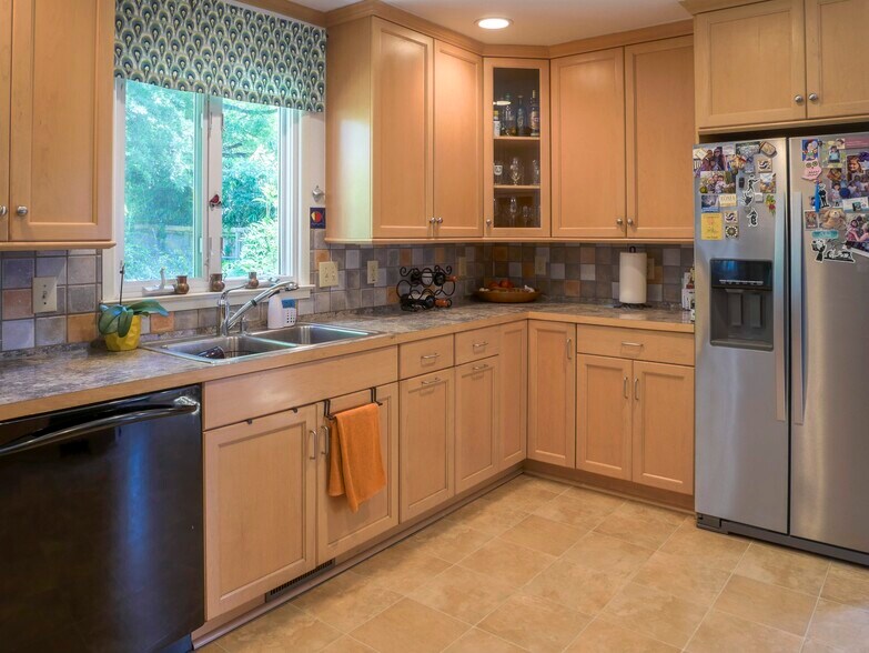 Building Photo - 703 Longview St