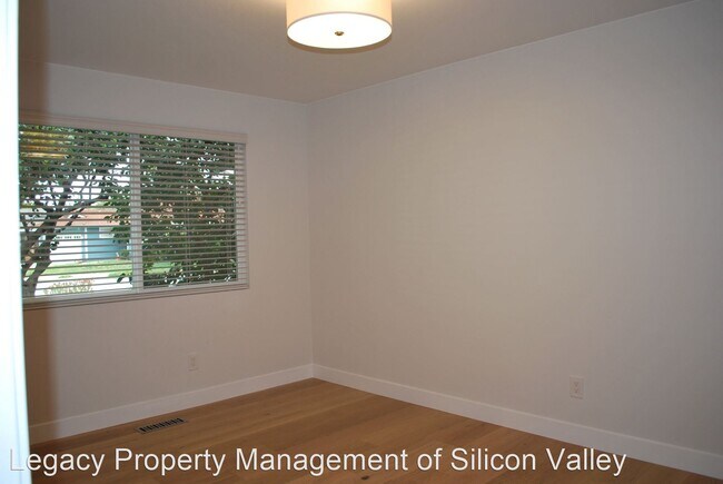 Building Photo - 4 br, 2 bath House - 1367 Bobolink Circle,