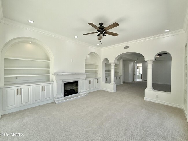 Building Photo - 1523 E Treasure Cove Dr