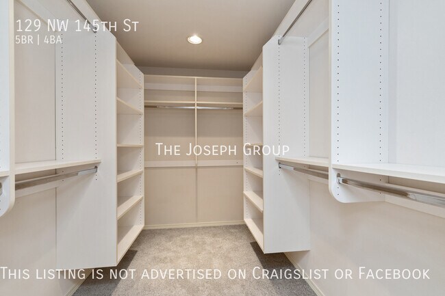 Building Photo - Beautiful 5 bed 3.5 bath in Seattle's Broa...