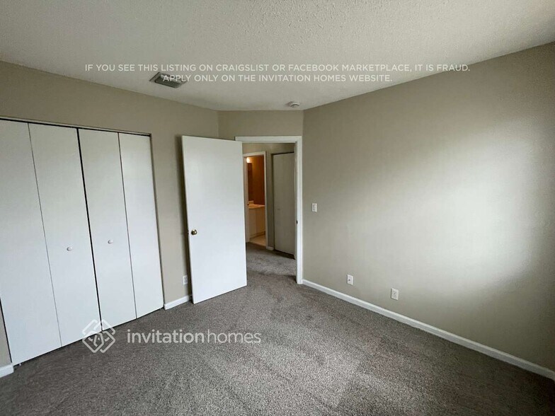 Building Photo - 4728 SW 13th Pl