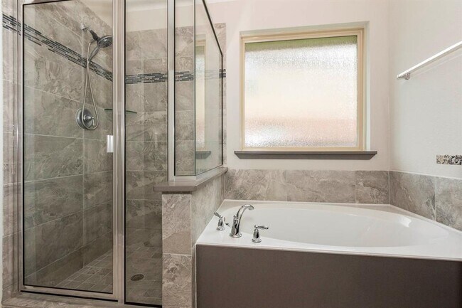 Building Photo - 9735 Stratton Ridge Dr