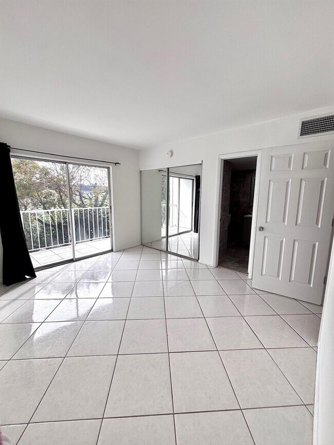 Building Photo - 1407 NE 56th St