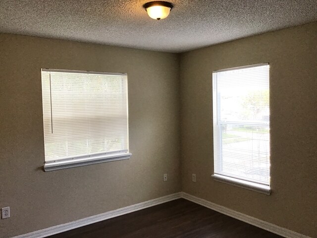 Building Photo - 4441 Waterside Pointe Cir
