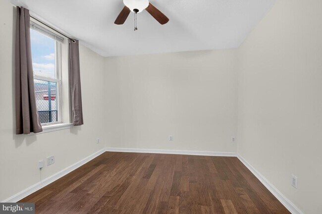 Building Photo - 4435 Sansom St