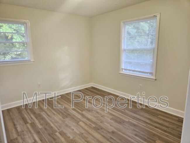 Building Photo - 1445 Pine Spring Dr