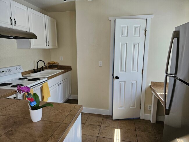 Building Photo - 2826 W Platte Ave