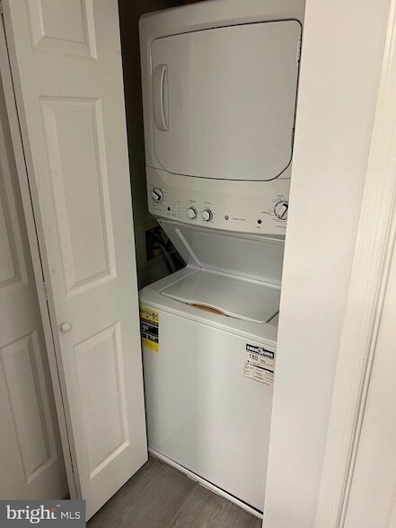 Building Photo - 1625 International Dr