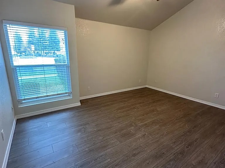 Building Photo - 7178 N Fruit Ave