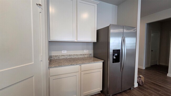 Building Photo - 25049 Pomegranate Pl