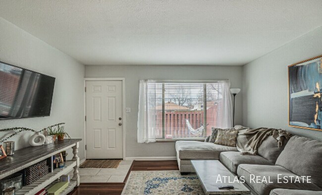 Building Photo - 2424 W 35th Ave