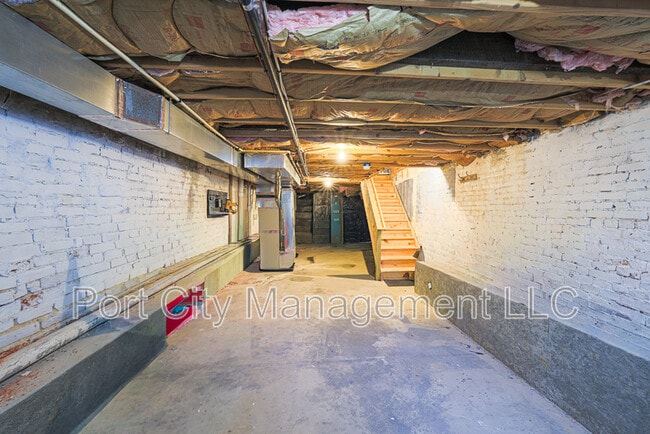 Building Photo - 27 N East Ave