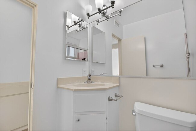 Building Photo - Moonstone