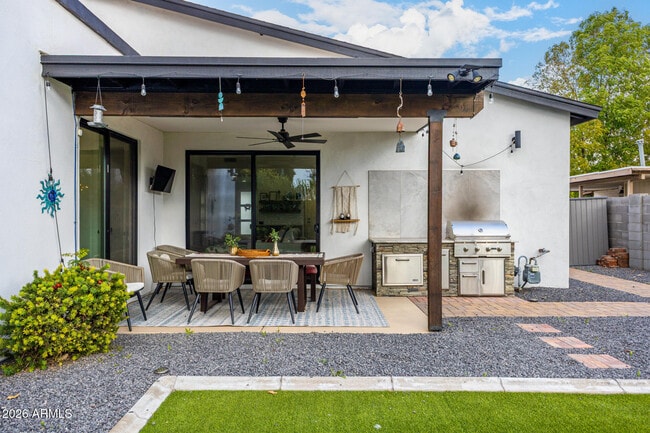 Building Photo - 1831 E Montecito Ave