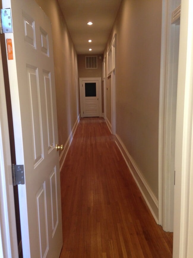 Building Photo - 1025 Church St