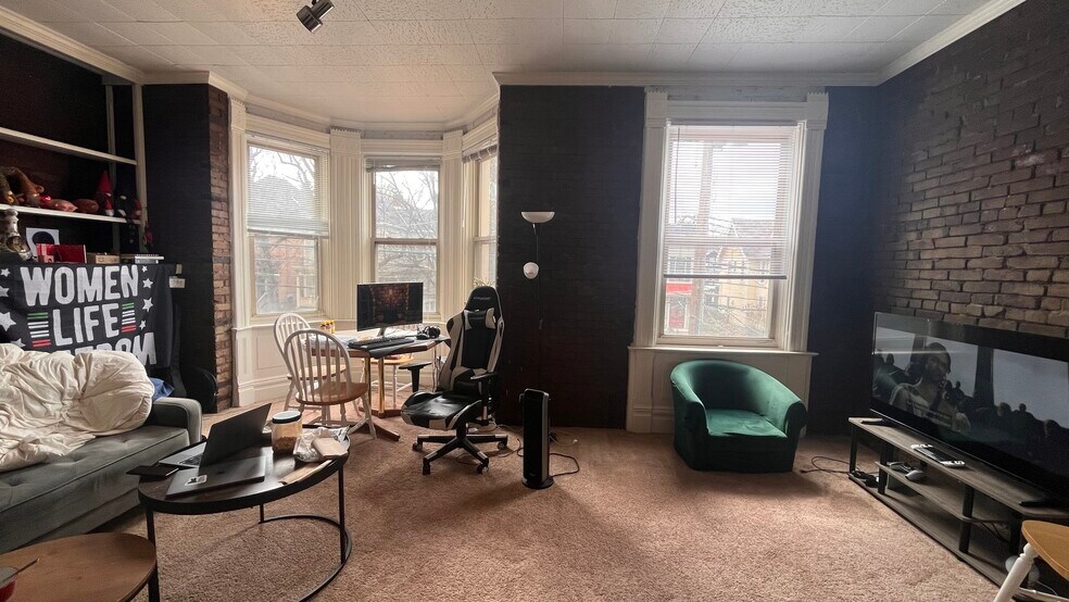 Building Photo - 627 S Negley Ave
