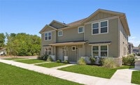 Building Photo - 705 Horseshoe Dr