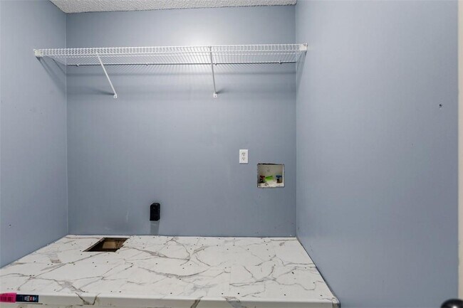 Building Photo - 14 Sandy Pond Ct
