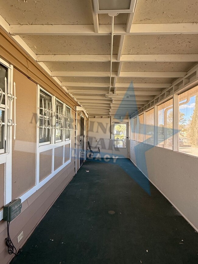 Building Photo - Updated, large lot, refrigerated air! Dona...