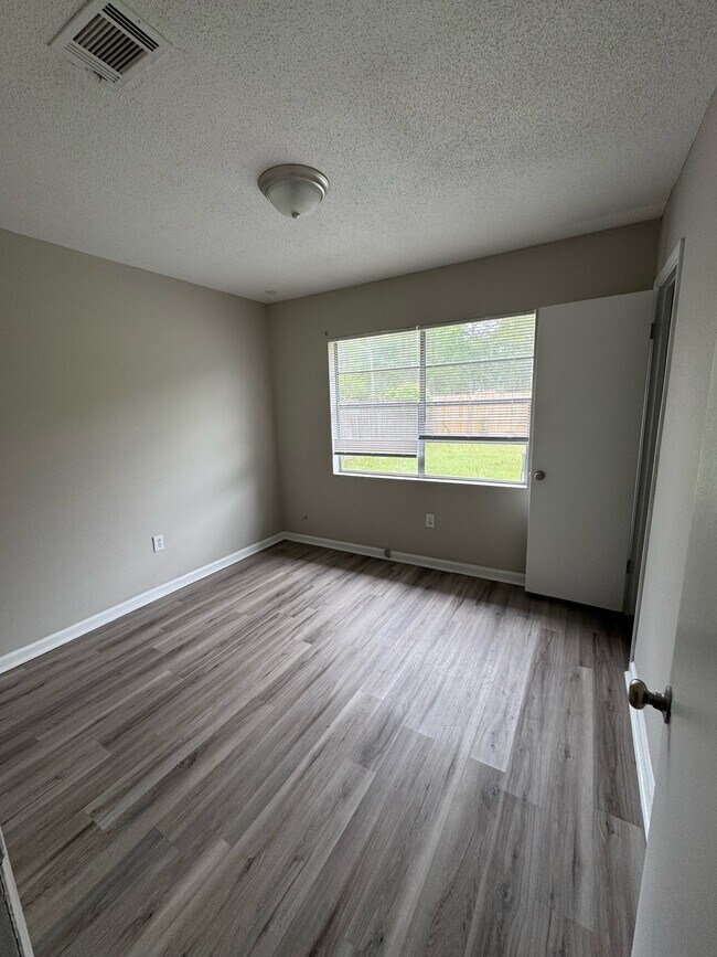 Building Photo - 146 Cherokee Cir