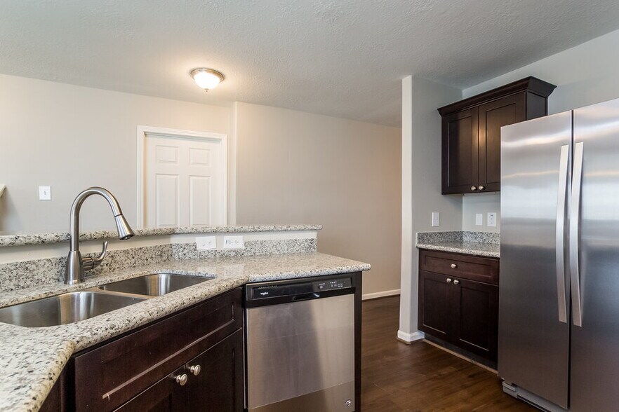 Building Photo - 12410 Greencanyon Dr