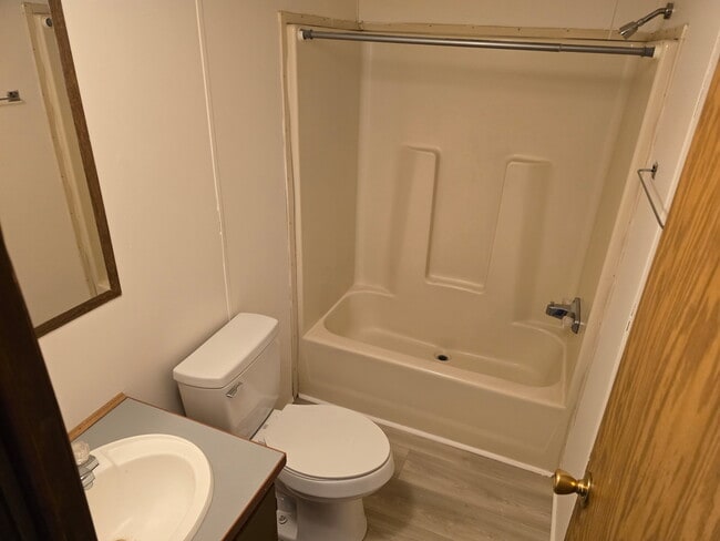 Building Photo - 472 Ruben Wells Rd