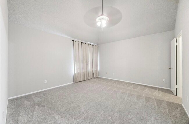 Building Photo - 8030 Log Hollow Dr