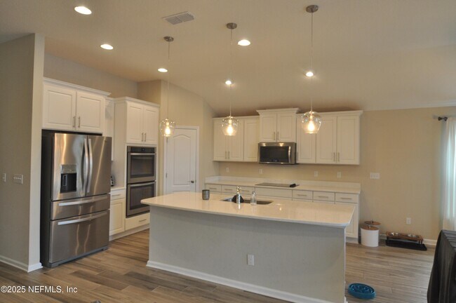 Building Photo - 2618 Salt Lake Dr