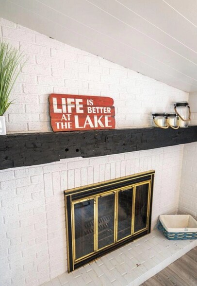 Building Photo - 7811 Hillside Dr