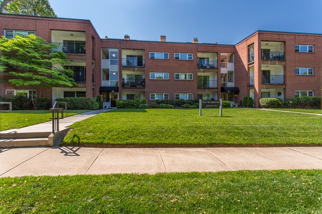 Primary Photo - Grove Park Apartments