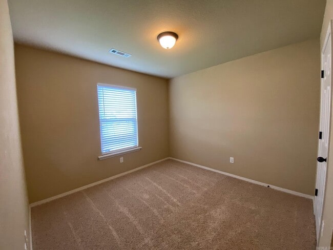 Building Photo - 2633 Chapel Creek Dr