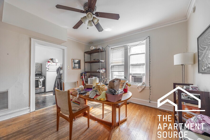 Primary Photo - 3710 N Hoyne Ave