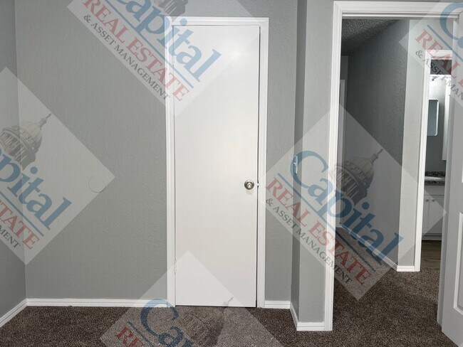 Building Photo - Cozy 3 Bedroom