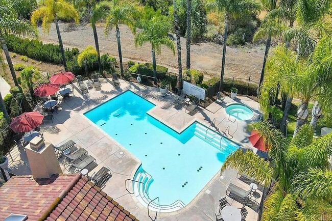 Building Photo - Villa Montevina 2 Bedroom Condo