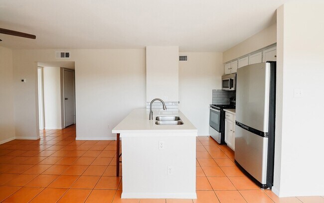 Building Photo - 18511 Egret Bay Blvd