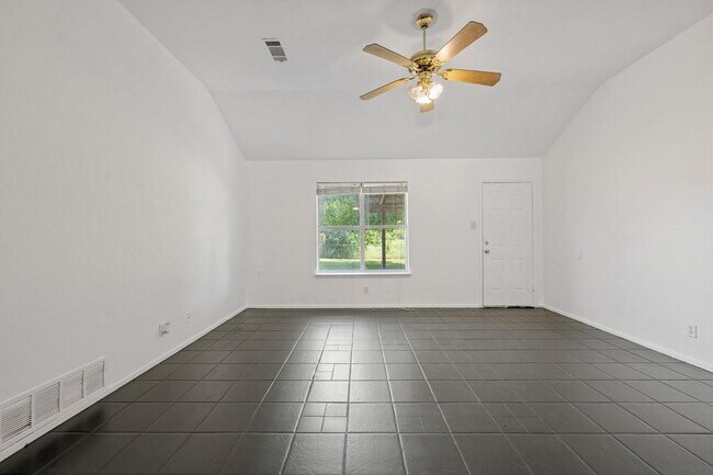 Building Photo - 4601 W Creek Cir