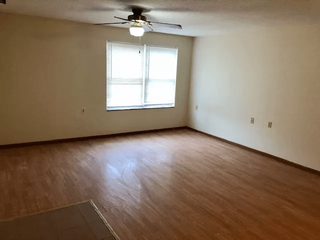 Living Area - LYNNELLE LANDING APARTMENTS