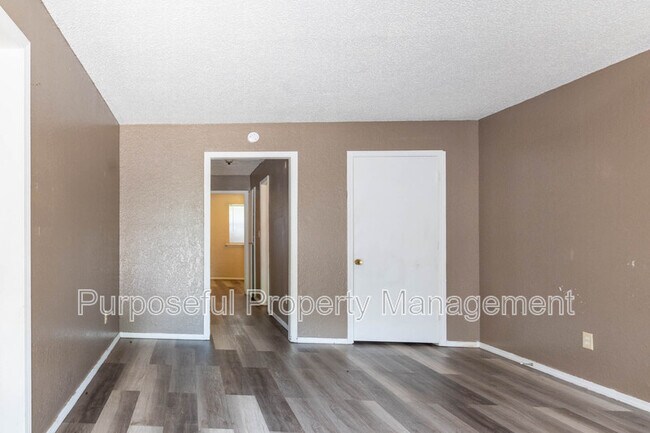 Building Photo - 109 SE 42nd St