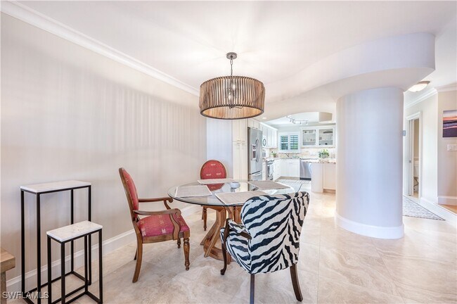 Building Photo - 800 River Point Dr