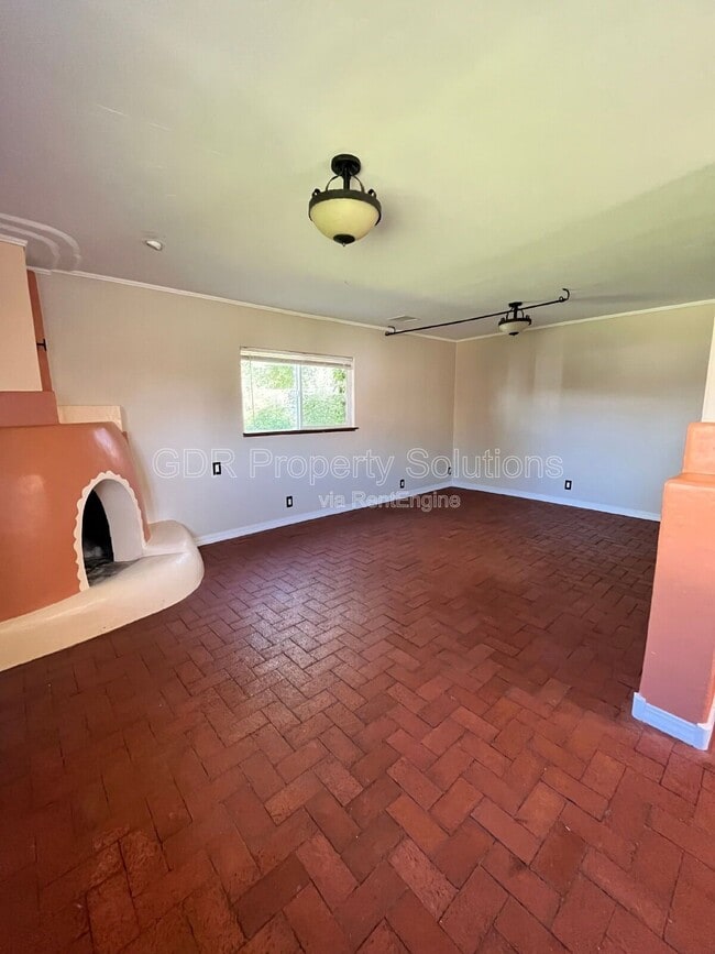 Building Photo - 2440 1/2 Rose Avenue Northwest