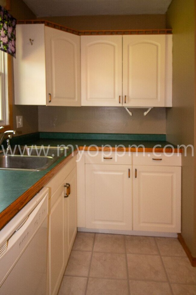 Building Photo - Great 3-Bedroom House on Westwood Lane