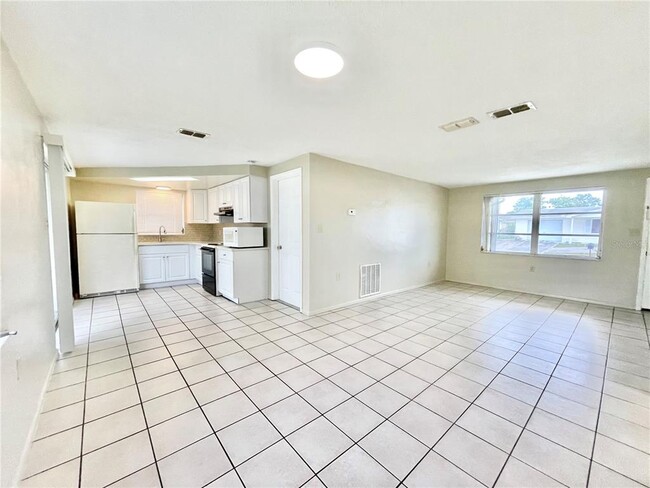 Building Photo - 10014 Sleepy Hollow Ln