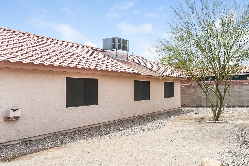 Building Photo - 504 Stonehurst Dr