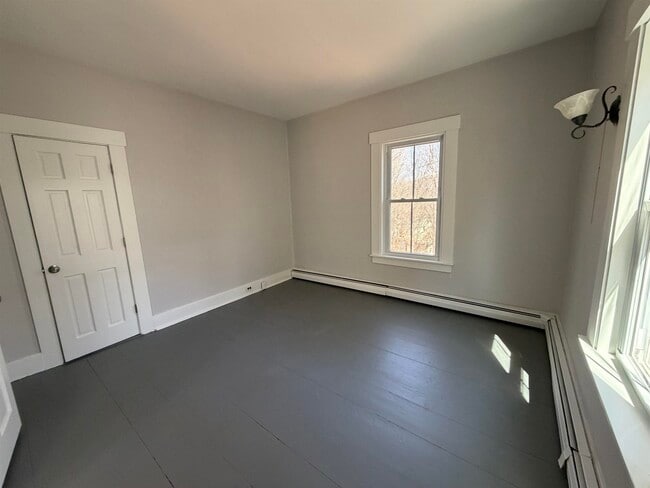 Building Photo - 110 Estey St