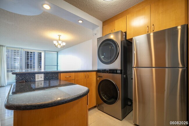 Building Photo - PRIME ALA MOANA/WAIKIKI LOCATION: 2BR/1.5BA Condo with Parking & In-Unit Washer/Dryer!