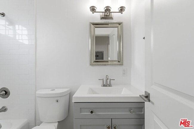 Building Photo - 8613 W Olympic Blvd