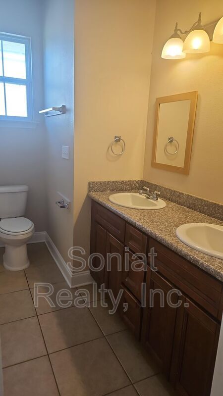 Building Photo - 5924 Marigny St