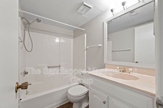Building Photo - 2186 Bees Ferry Rd