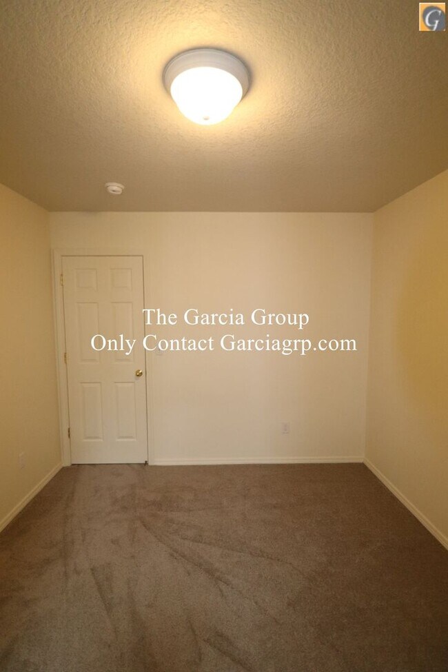 Building Photo - Great 4 bedroom 2.5 bathroom Single Family...