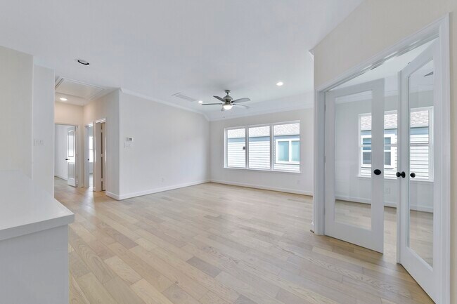 Building Photo - 946 Judiway St